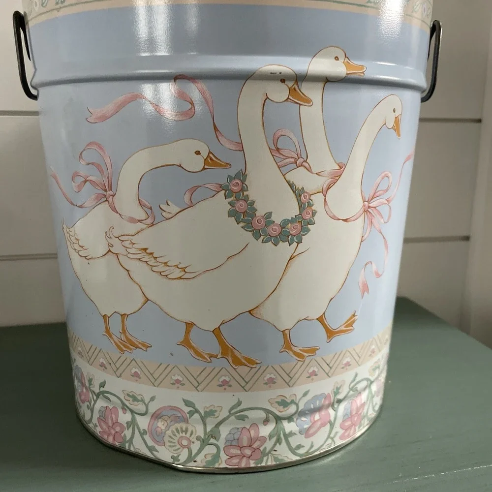 VTG  80s/90s Mother Goose Duck Metal Trash Can Bin Tin With Lid Handles Cottage